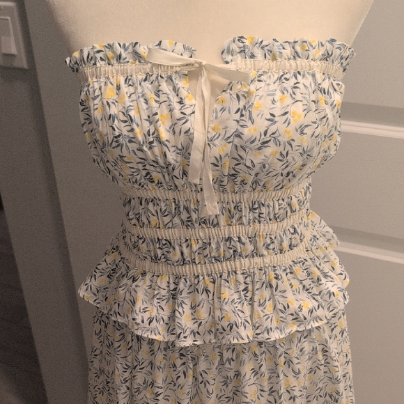 H&M White Floral Smocked Dress - Picture 2 of 8